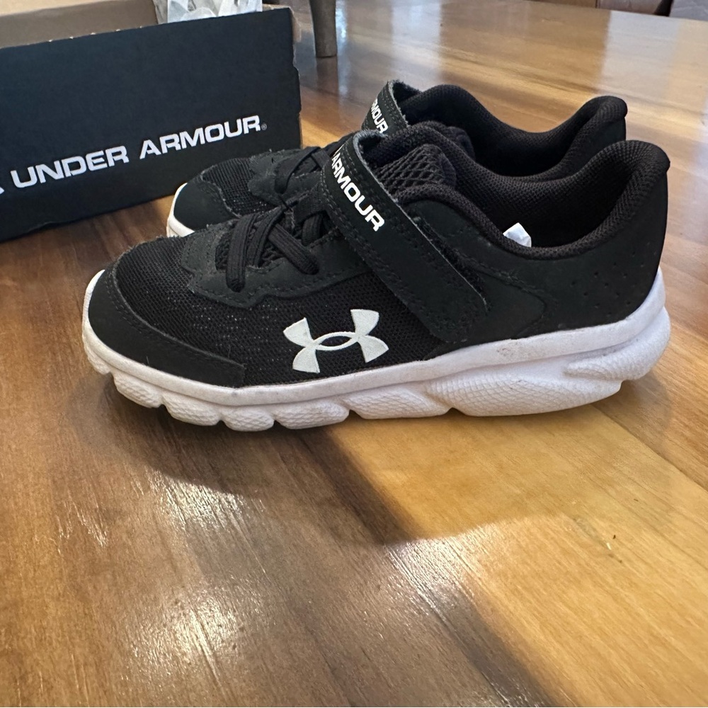 Boys Under Armour sneakers size 10